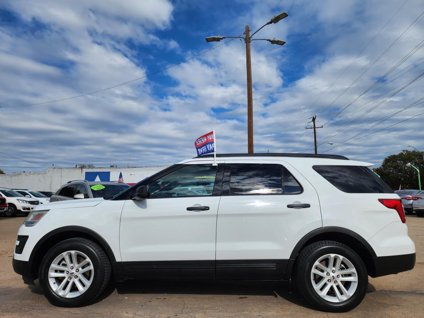 2016 Ford Explorer (1FM5K8B82GG) with an 3.5L V6 DOHC 24V engine, 6-Speed Automatic transmission, located at 2660 S.Garland Avenue, Garland, TX, 75041, (469) 298-3118, 32.885551, -96.655602 - Welcome to DallasAutos4Less, one of the Premier BUY HERE PAY HERE Dealers in the North Dallas Area. We specialize in financing to people with NO CREDIT or BAD CREDIT. We need proof of income, proof of residence, and a ID. Come buy your new car from us today!! This is a Super Clean 2016 FORD EXPLO - Photo#6